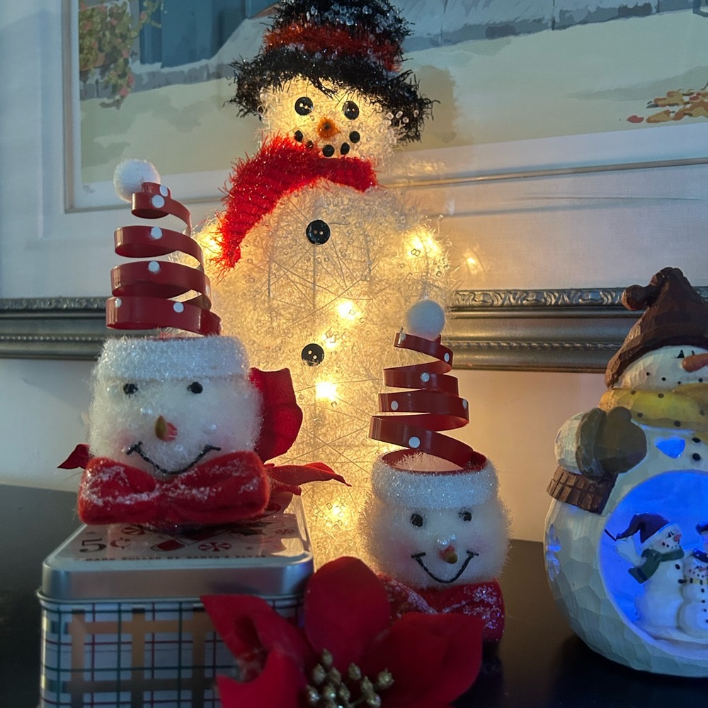 Snowman Christmas decorations. 
8 pieces total. 3 light up.
Great condition.